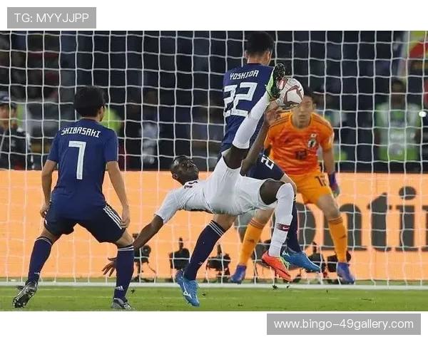 足球球星头套背后的秘密解析：为何越来越多球员选择佩戴头套保护头部安全